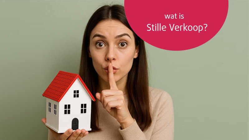 Vrouw met vinger voor lippen en huisje in hand - stille verkoop
