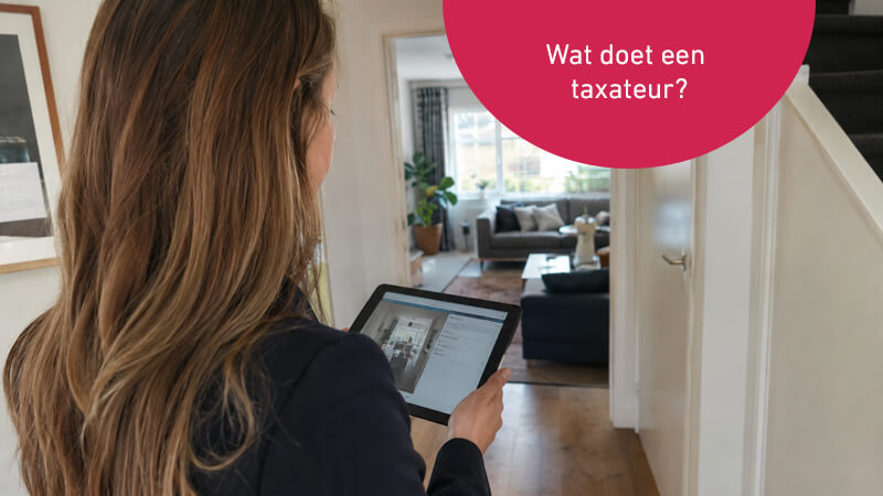Meekijken met een taxateur die door huis loopt