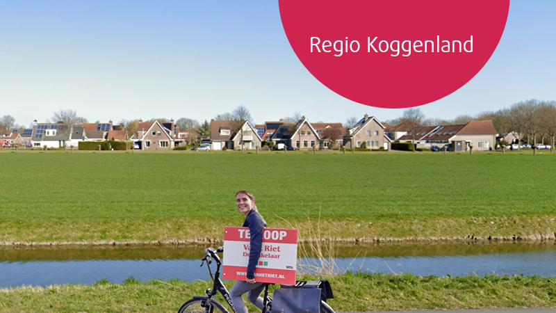 Gemeente Koggenland - makelaar fietst langs Obdam